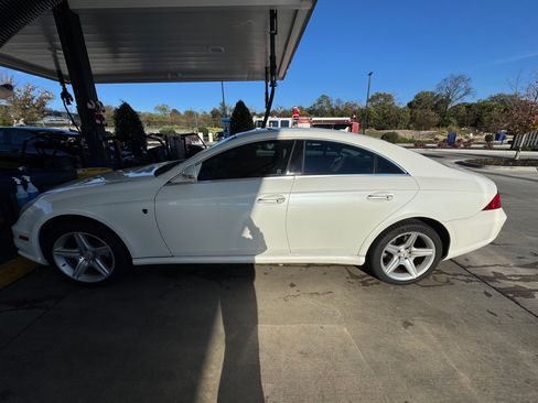Used 2008 Mercedes-Benz CLS 550 image 2