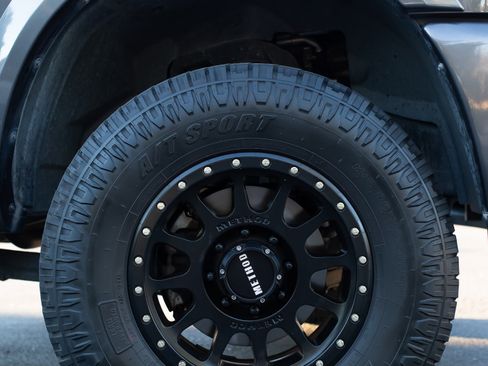 Used 2018 RAM 2500 Laramie w/ Sport Appearance Group AWD/4WD image 10