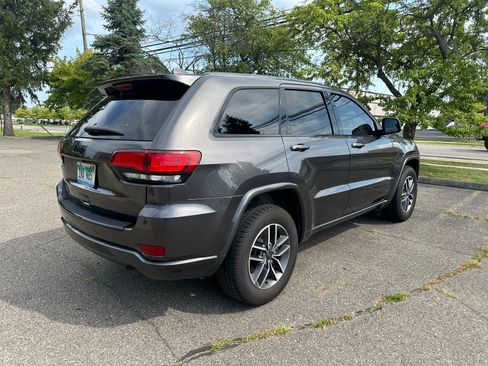 Used 2017 Jeep Grand Cherokee Altitude image 5