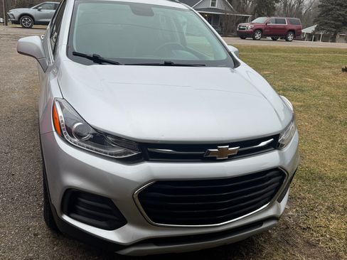 Used 2020 Chevrolet Trax LT w/ LT Convenience Package image 2
