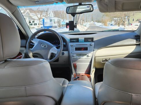 Used 2011 Toyota Camry XLE w/ XLE Extra-Value Pkg #1 image 10