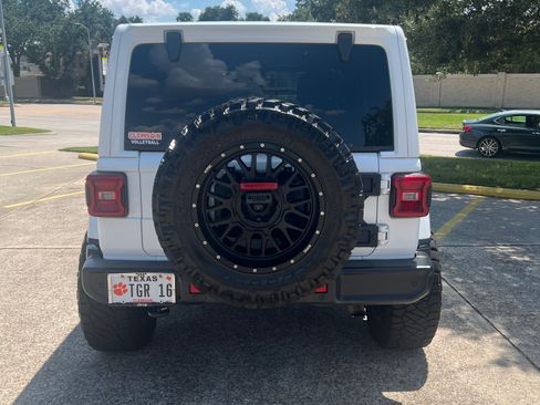 Used 2018 Jeep Wrangler Unlimited Sahara AWD/4WD image 20