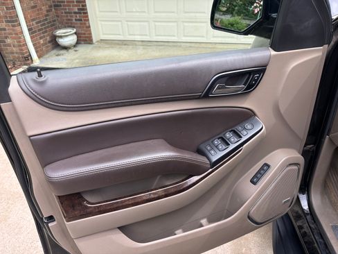 Used 2018 Chevrolet Suburban LT RWD image 9
