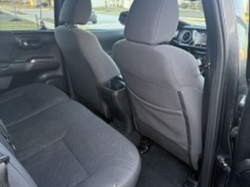 Used 2017 Toyota Tacoma TRD Off-Road image 11