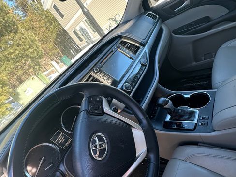 Used 2016 Toyota Highlander XLE image 10