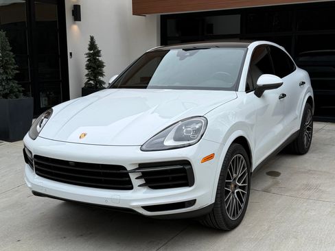 Used 2021 Porsche Cayenne Sport Utility 4D image 1