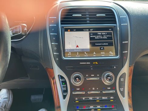 Used 2019 Lincoln Nautilus Reserve image 17