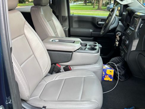 Used 2021 Chevrolet Silverado 2500 Custom w/ Custom Value Package AWD/4WD image 1