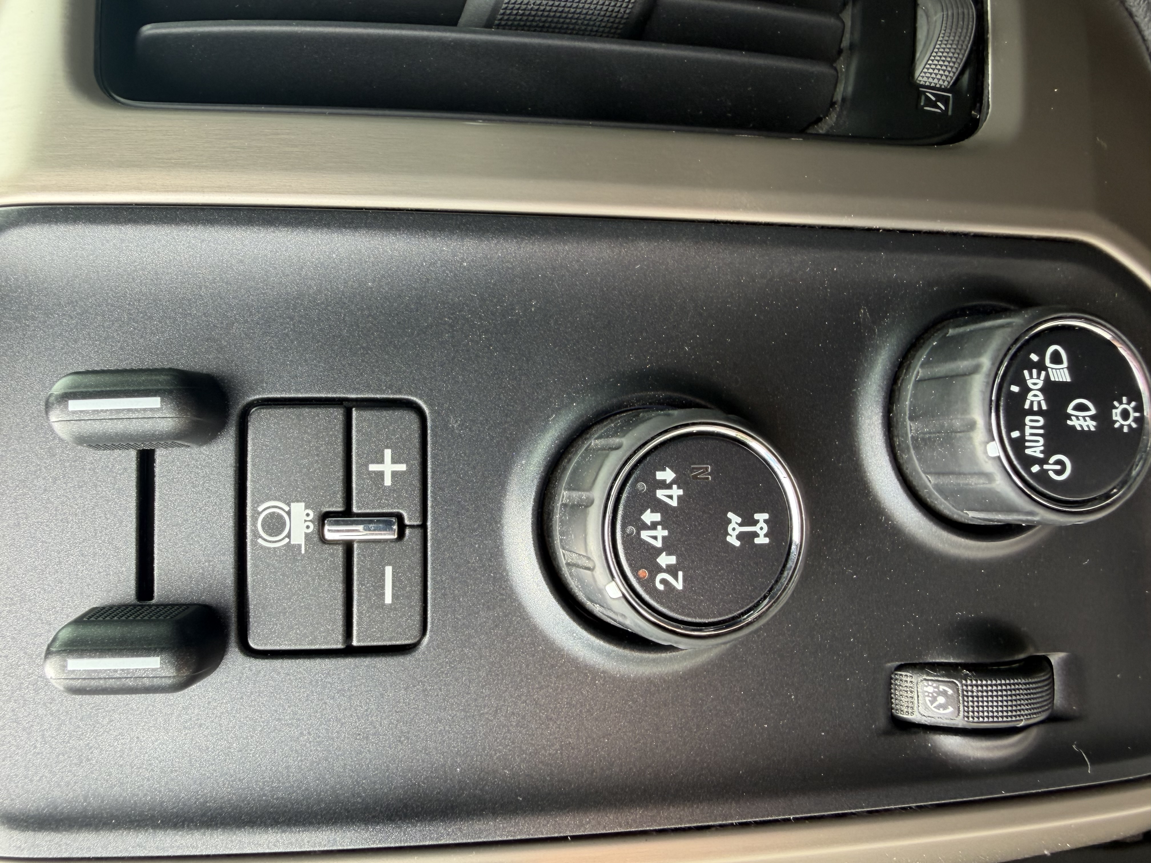 Used 2018 GMC Sierra 3500 Denali w/ Duramax Plus Package AWD/4WD image 19