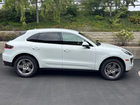 Used 2015 Porsche Macan S image 4