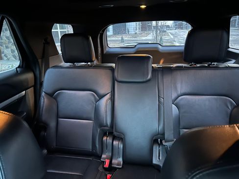 Used 2016 Ford Explorer XLT w/ Equipment Group 202A image 17