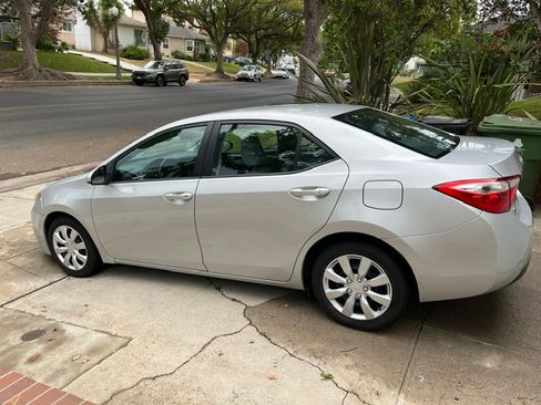Used 2015 Toyota Corolla LE FWD image 2