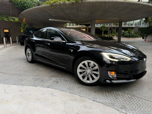 Used 2017 Tesla Model S 75 RWD image 1