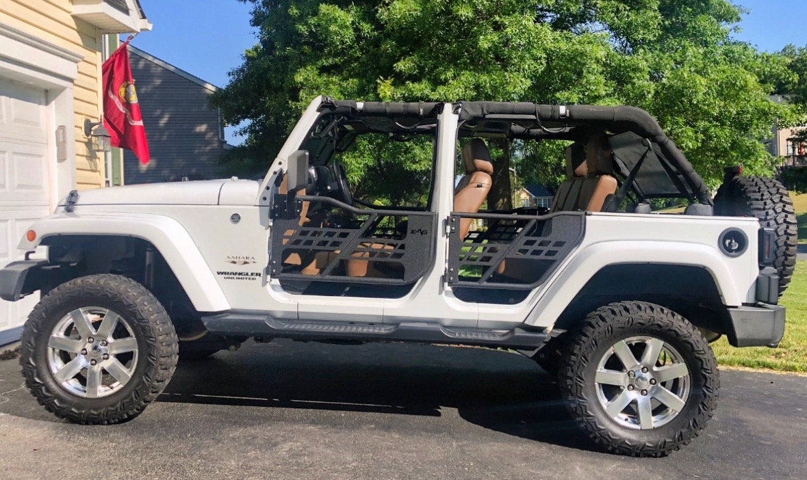 Used 2016 Jeep Wrangler Unlimited Sahara w/ Dual Top Group AWD/4WD image 13