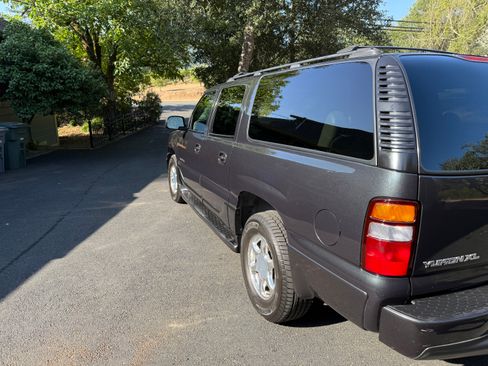 Used 2003 GMC Yukon XL Denali image 8