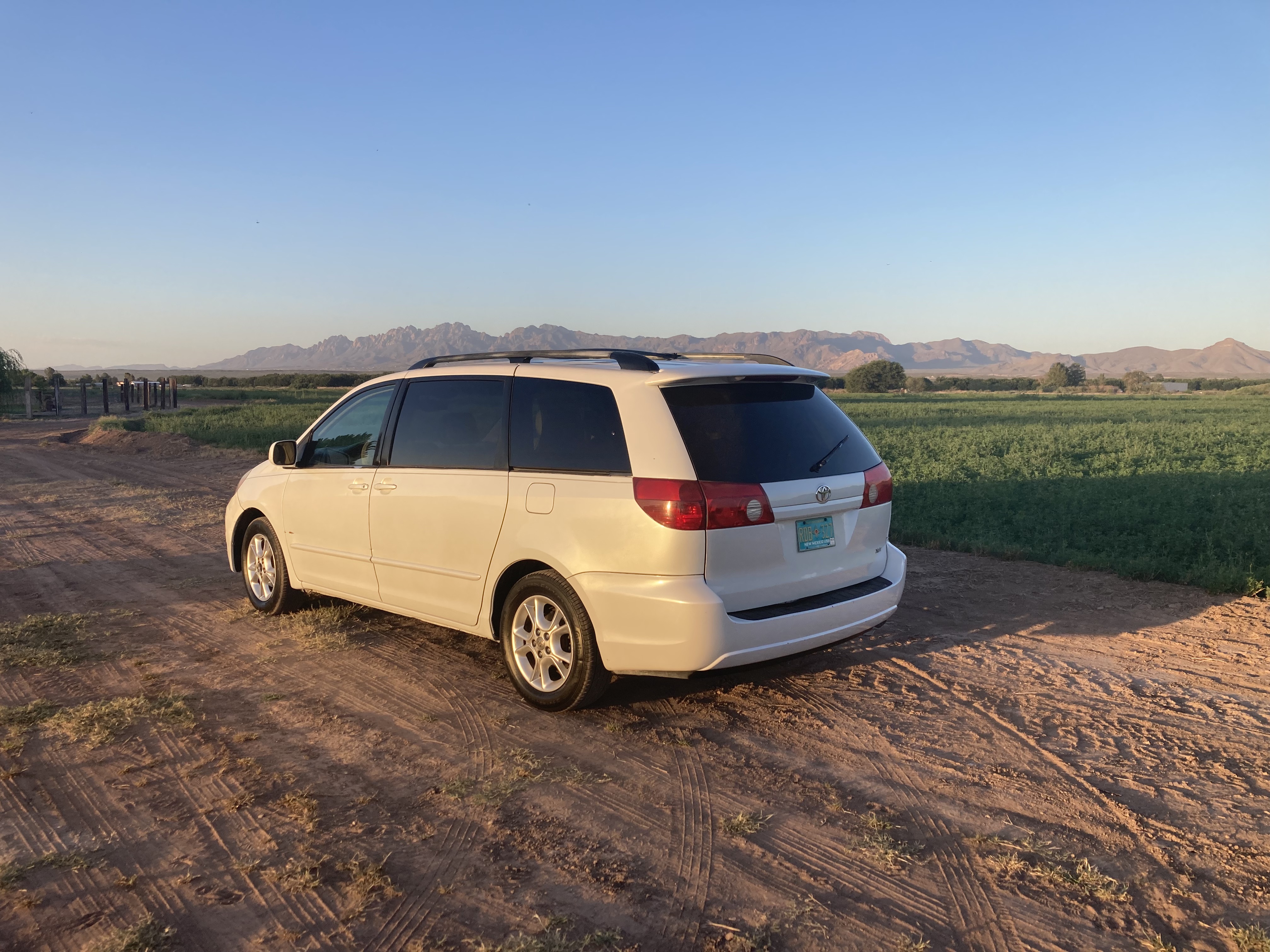 Used 2004 Toyota Sienna XLE w/ XLE Pkg 12 FWD image 9