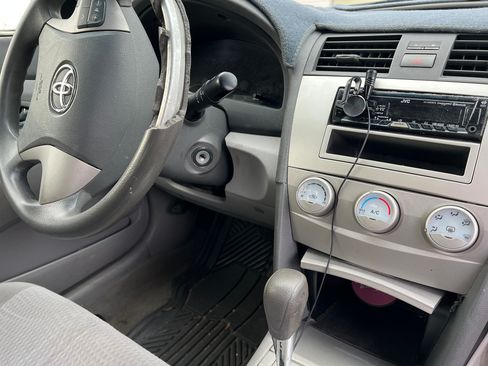 Used 2011 Toyota Camry image 12