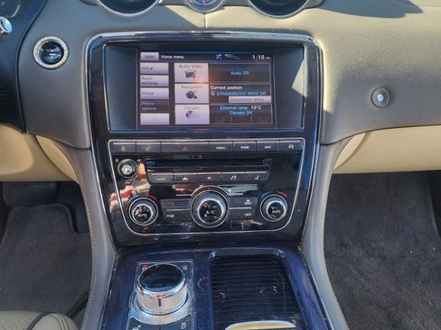 Used 2013 Jaguar XJ AWD image 8