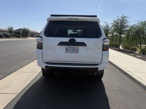 Used 2018 Toyota 4Runner TRD Off-Road AWD/4WD image 10