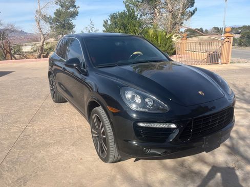 Used 2014 Porsche Cayenne Turbo S image 2