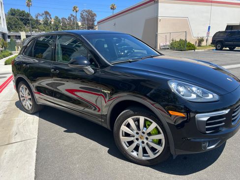Used 2016 Porsche Cayenne S AWD/4WD image 1