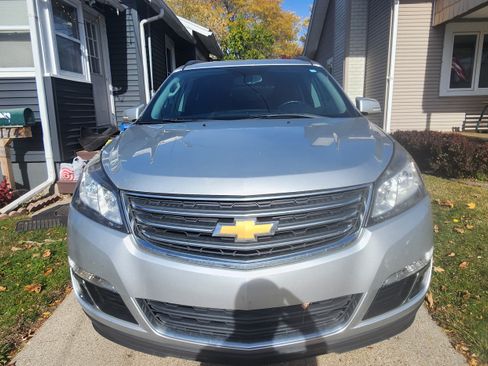 Used 2017 Chevrolet Traverse LT w/ Style and Technology Package image 6