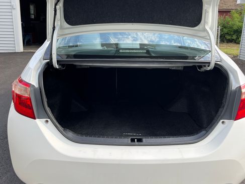 Used 2017 Toyota Corolla LE w/ Carpet Mat Package (TMS) FWD image 2