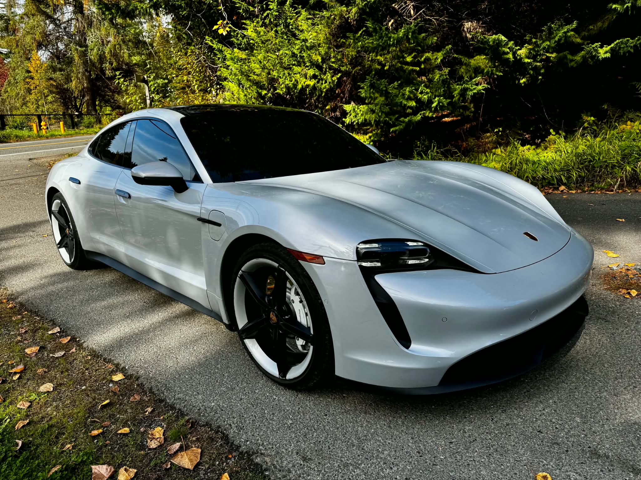 Used 2022 Porsche Taycan RWD image 1