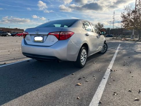Used 2018 Toyota Corolla LE image 11