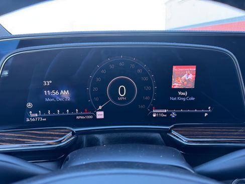 Used 2023 Cadillac Escalade ESV Premium Luxury image 12