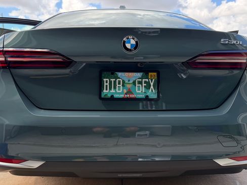 Used 2024 BMW 530i w/ Premium Package image 5