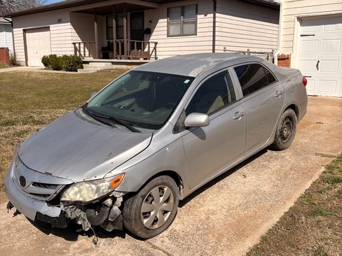 Used 2012 Toyota Corolla L image 1