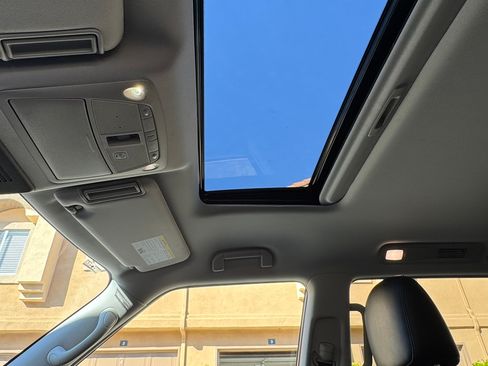 Used 2023 Nissan Armada SL image 32