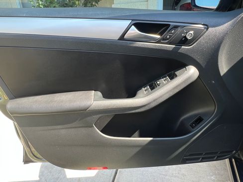 Used 2013 Volkswagen Jetta SE image 9