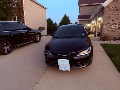 Used 2015 Chrysler 200 S w/ Comfort Group FWD image 8