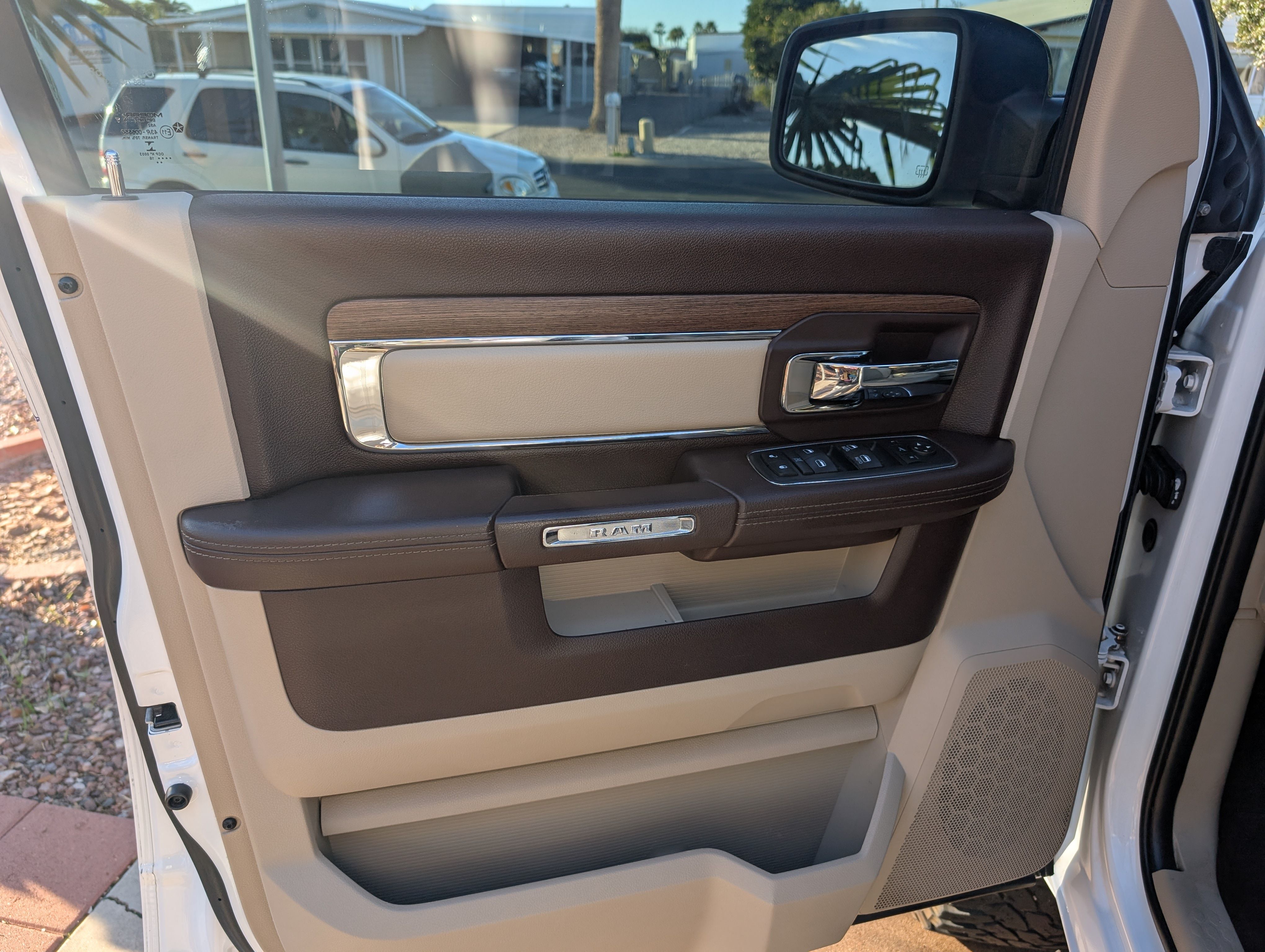 Used 2016 RAM 1500 Laramie w/ Convenience Group AWD/4WD image 10