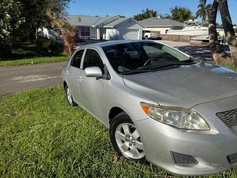 Used 2010 Toyota Corolla LE image 6