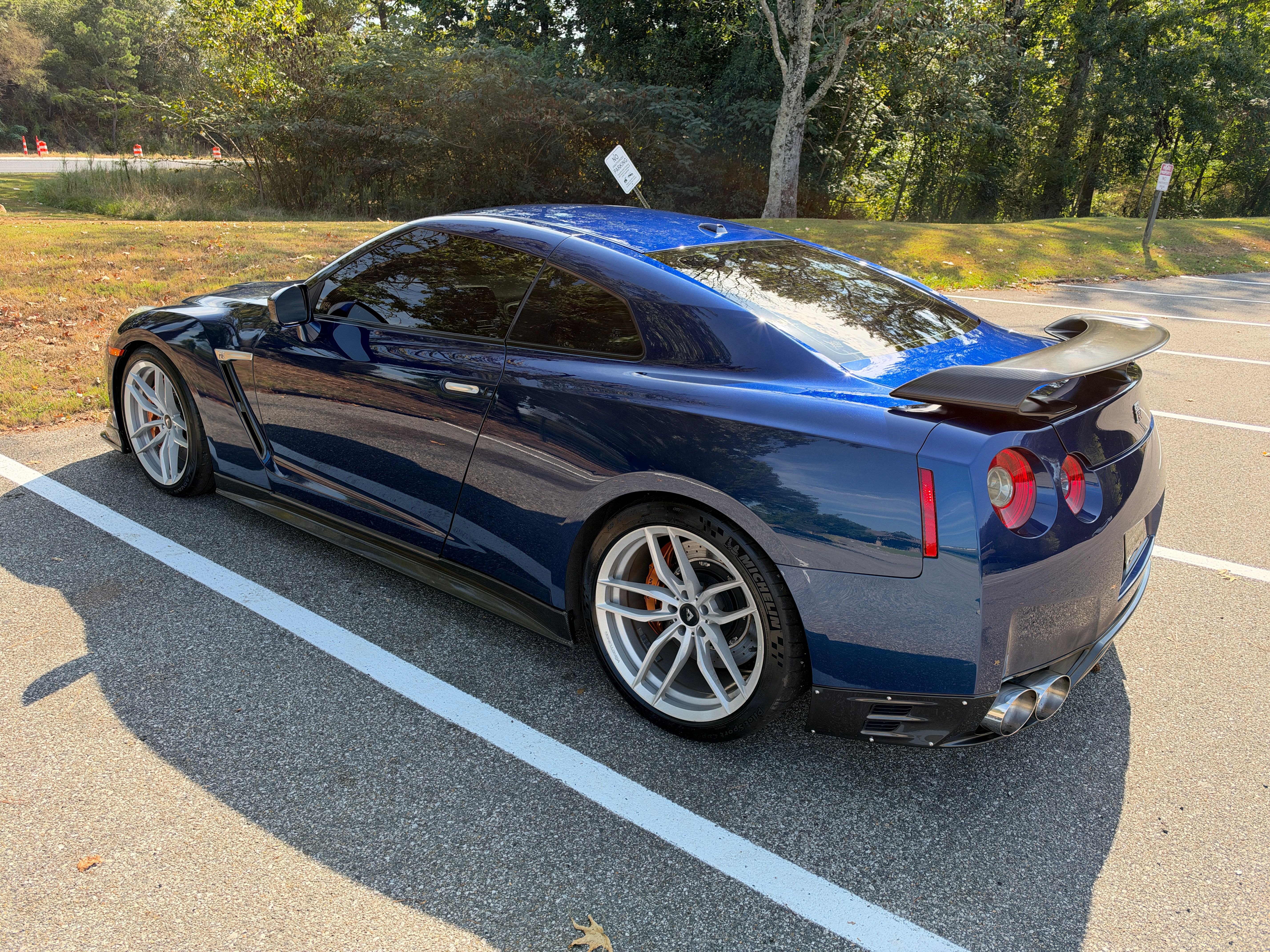Used 2015 Nissan GT-R Black Edition AWD/4WD image 2