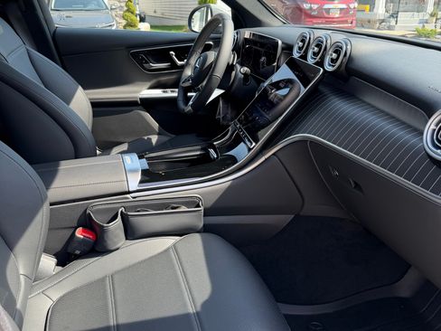 Used 2025 Mercedes-Benz GLC 300 4MATIC image 10