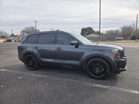 Used 2022 Kia Telluride SX w/ SX Prestige Package image 8