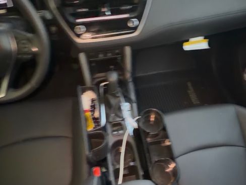 Used 2025 Toyota Corolla Cross XLE image 10