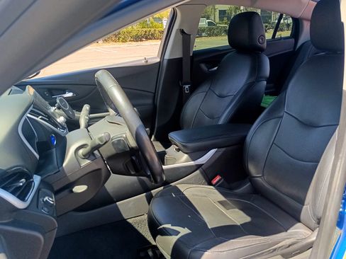 Used 2018 Chevrolet Volt LT w/ Comfort Package FWD image 12