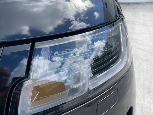 Used 2022 Land Rover Range Rover P525 Westminster Edition image 11