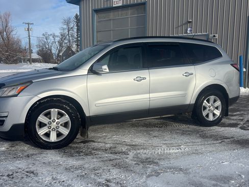 Used 2013 Chevrolet Traverse LT image 2