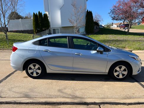 Used 2017 Chevrolet Cruze LS image 4