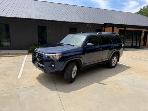 Used 2022 Toyota 4Runner SR5 RWD image 1