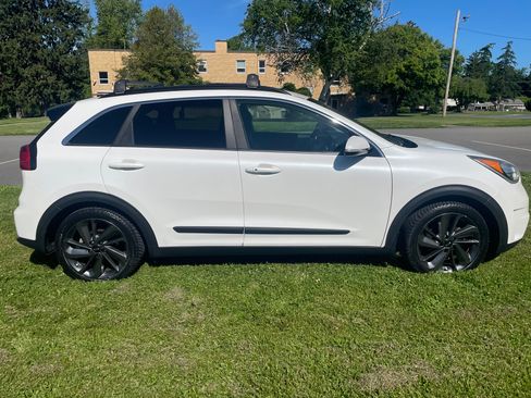 Used 2017 Kia Niro w/ Paint Protection Package FWD image 14