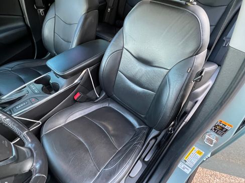 Used 2018 Chevrolet Volt Premier w/ Driver Confidence Package FWD image 6