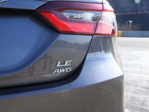 Used 2021 Toyota Camry LE image 5