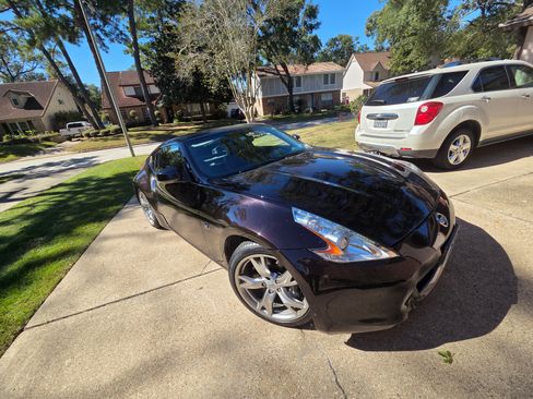 Used 2010 Nissan 370Z Touring w/ Sport Pkg image 2